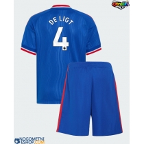 Otroški Nogometni dresi Manchester United Matthijs de Ligt #4 Gostujoči 2026-27 Kratek Rokav (+ Kratke hlače)